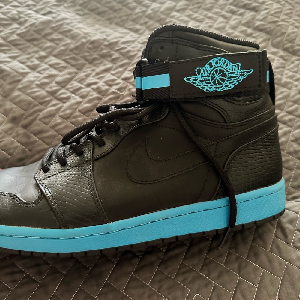 Air Jordan 1 Retro High Strap